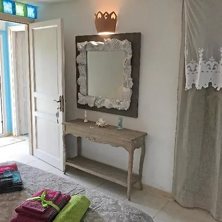 Sleeps 6 Pool Air Con Wifi