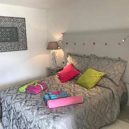 Sleeps 6 Pool Air Con Wifi *