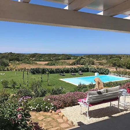 Sleeps 6 Pool Air Con Wifi